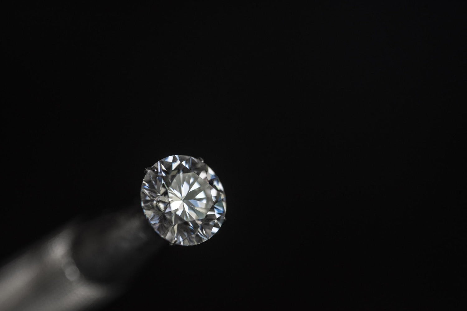 Why Diamonds Shine and How They Reflect Light